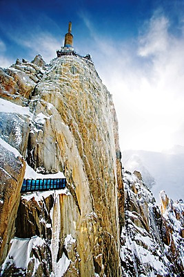 포토 JPG 주간 구름 해외풍경 해외 건축물 계절 유럽 겨울 자연 하늘 풍경 사람없음 야외 절벽 프랑스 돌_바위 바위 눈 전망대 샤모니 국내포토 자연요소 건축 나라 날씨 생태계 파일형식