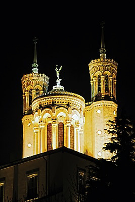 포토 JPG 나무 식물 해외풍경 해외 건축물 유럽 야경 조명 사람없음 야외 프랑스 사찰 사원 성 리옹 국내포토 건축 나라 비즈니스 종교건축 풍경 야간 파일형식 풍경_경치