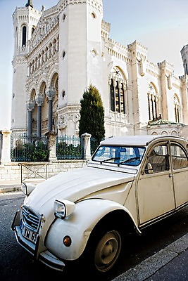 포토 JPG 주간 나무 식물 해외풍경 해외 건축물 유럽 자동차 풍경 사람없음 야외 프랑스 성 골목길 리옹 국내포토 자연요소 건축 나라 길 육상교통 파일형식