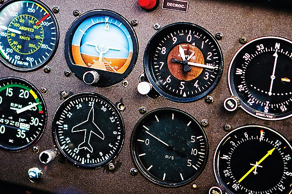 포토 JPG 유럽 백그라운드 실내 사람없음 기계 운전 프랑스 눈금 운전석 계기판 므제브 국내포토 나라 모션 내부 파일형식