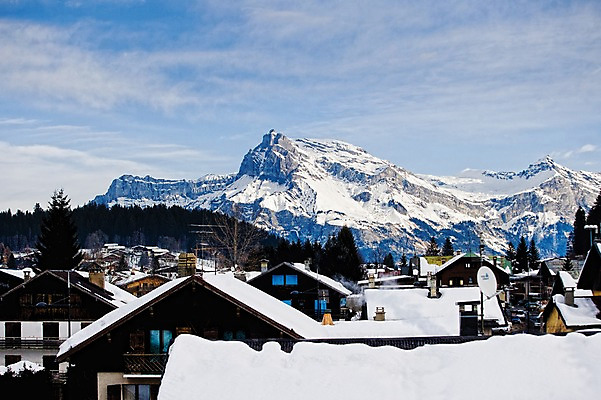 포토 JPG 주간 나무 식물 구름 해외풍경 해외 건축물 유럽 자연 하늘 산 풍경 사람없음 야외 마을 프랑스 므제브 국내포토 자연요소 건축 나라 생태계 파일형식
