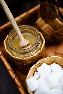 포토 JPG 유럽 음식 백그라운드 실내 핀란드 근접촬영 사람없음 아웃포커스 바구니 막대기 꿀 국내포토 나라 뷰포인트 촬영기법 북유럽 내부 파일형식