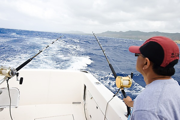 포토 JPG 주간 모자 해외풍경 해외 남자 파도 바다 낚시 한명 사람 풍경 상반신 야외 보트 낚싯대 괌 선박 남자만 남자한명만 국내포토 자연요소 1 잡화 수상교통 배_교통 레저 낚시용품 오세아니아 파일형식
