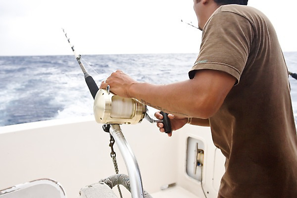 포토 JPG 주간 해외풍경 해외 남자 파도 바다 낚시 한명 사람 풍경 상반신 야외 보트 낚싯대 괌 선박 남자만 남자한명만 국내포토 자연요소 1 수상교통 배_교통 레저 낚시용품 오세아니아 파일형식
