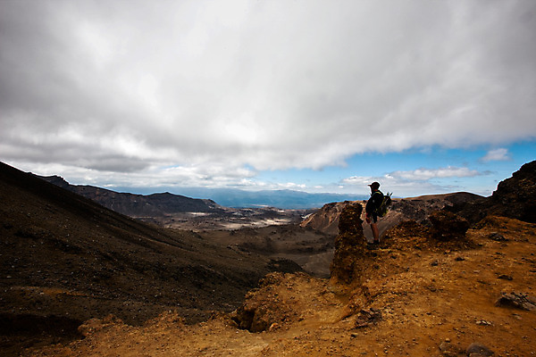 포토 JPG 주간 외국인 구름 해외풍경 해외 자연 하늘 산 한명 사람 풍경 야외 등산 오세아니아 정상 뉴질랜드 정산 국내포토 자연요소 1 나라 인종 트래킹 생태계 파일형식