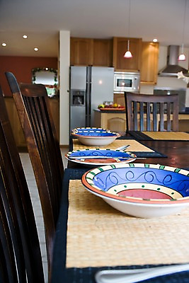 포토 JPG 그릇 식기 접시 의자 식탁 탁자 조명 수저 실내 풍경 근접촬영 사람없음 아웃포커스 주방 나이프 오세아니아 가스레인지 뉴질랜드 냉장고 국내포토 나라 뷰포인트 가구 촬영기법 내부 가전제품 레인지 칼 파일형식