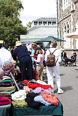 포토 JPG 주간 서양인 외국인 나무 식물 해외풍경 해외 거리 사람 풍경 여러명 야외 건물 전시 오세아니아 상품 뉴질랜드 노점 노점상 국내포토 자연요소 건축물 나라 다수 인종 상점 파일형식