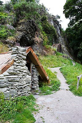 포토 JPG 주간 나무 식물 해외풍경 해외 건축물 길 자연 지붕 산 풍경 사람없음 야외 돌_바위 바위 오세아니아 뉴질랜드 국내포토 자연요소 건축 나라 생태계 파일형식