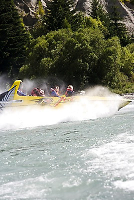 포토 JPG 주간 나무 식물 해외풍경 해외 바다 자연 사람 풍경 여러명 상반신 야외 보트 오세아니아 뉴질랜드 국내포토 자연요소 나라 다수 배_교통 생태계 파일형식