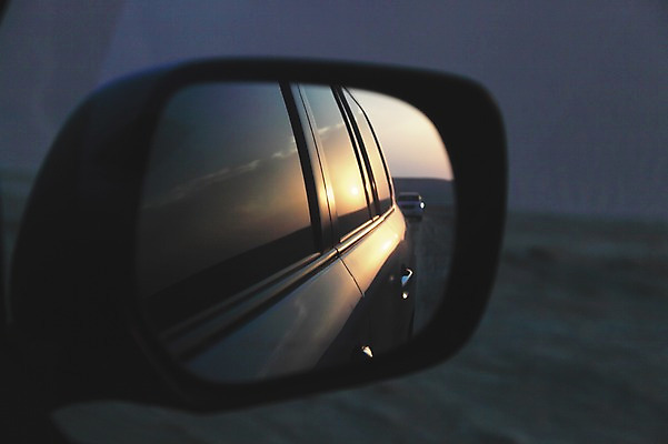 포토 JPG 해외풍경 모래 중동 자동차 사람없음 야외 노을 카타르 백미러 국내포토 자연요소 해외 나라 육상교통 풍경 파일형식