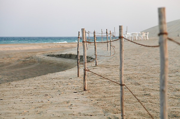 포토 JPG 주간 해외풍경 줄 모래 바다 중동 사람없음 야외 막대기 카타르 국내포토 자연요소 해외 나라 풍경 파일형식
