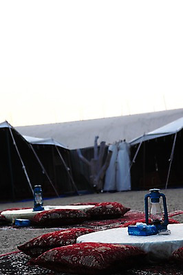 포토 JPG 해외풍경 쿠션 중동 전등 사람없음 야외 천막 카타르 국내포토 해외 나라 조명 풍경 파일형식