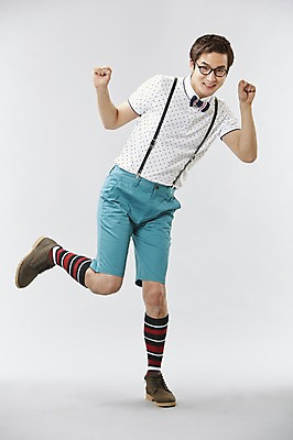 포토 JPG 스튜디오촬영 전신 직업 남자 안경 포즈 반바지 모션 나비넥타이 실내 한명 서기 미소 웃음 사람 이벤트 20대 성인 앞모습 캐주얼 귀여움 주먹 한국인 게임 유머 괴짜 니삭스 멜빵 즐거움 코믹 레크레이션강사 성인남자한명만 국내포토 1 잡화 옷 감정 뷰포인트 컨셉 바지 놀이 넥타이 양말 표정 동양인 청년 내부 남자한명만 성인남자만 파일형식