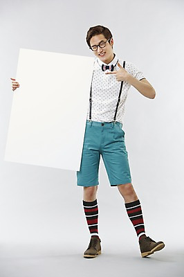 포토 JPG 스튜디오촬영 전신 직업 배너 남자 안경 반바지 모션 나비넥타이 사각프레임 광고판 실내 윙크 한명 서기 미소 웃음 들기 사람 손짓 이벤트 20대 성인 앞모습 캐주얼 한국인 게임 가리킴 유머 괴짜 니삭스 알림 멜빵 즐거움 코믹 레크레이션강사 성인남자한명만 국내포토 1 잡화 옷 감정 뷰포인트 컨셉 바지 놀이 넥타이 양말 프레임 알림판 표정 동양인 청년 내부 사각형 판 남자한명만 성인남자만 파일형식