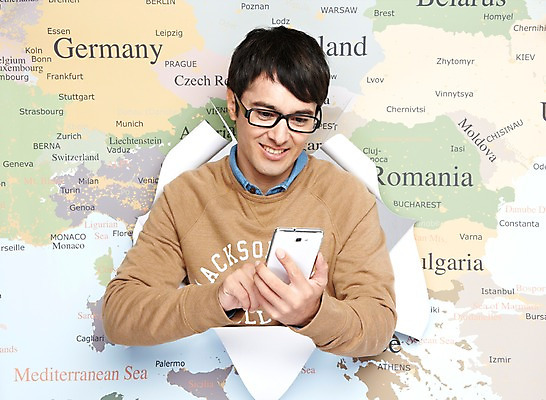 포토 JPG 스튜디오촬영 서양인 외국인 백인 해외기획촬영 라이프스타일 응시 2012년태국 남자 종이 안경 해외여행 여행 세계지도 지도 실내 한명 미소 웃음 들기 사람 상반신 20대 성인 앞모습 캐주얼 스마트폰 여행지도 통화 성인남자한명만 국내포토 1 해외 시선 잡화 옷 뷰포인트 모션 표정 인종 청년 내부 생활 핸드폰 스마트기기 세계 남자한명만 성인남자만 파일형식