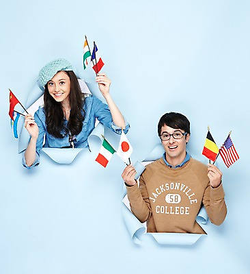 포토 JPG 스튜디오촬영 서양인 외국인 백인 해외기획촬영 모자 라이프스타일 2012년태국 여자 남자 종이 안경 해외여행 여행 실내 미소 웃음 들기 사람 상반신 20대 성인 두명 앞모습 캐주얼 일본 미국 중국 이탈리아 프랑스 깃발 인도 성조기 국기 오성홍기 파란배경 벨기에 아르헨티나 일장기 벨기에국기 아르헨티나국기 이탈리아국기 인도국기 프랑스국기 청년만 성인만 국내포토 해외 잡화 옷 유럽 아시아 뷰포인트 백그라운드 북아메리카 모션 표정 인종 청년 내부 생활 파란색 남아메리카 서유럽 파일형식