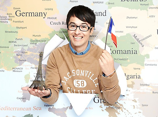 포토 JPG 스튜디오촬영 서양인 외국인 백인 해외기획촬영 라이프스타일 2012년태국 남자 종이 안경 해외여행 여행 세계지도 지도 실내 한명 미소 웃음 들기 사람 상반신 20대 성인 앞모습 캐주얼 모형 프랑스 깃발 국기 에펠탑 여행지도 프랑스국기 성인남자한명만 국내포토 1 해외 잡화 옷 유럽 뷰포인트 모션 표정 인종 청년 내부 생활 세계 파리 랜드마크 남자한명만 성인남자만 파일형식