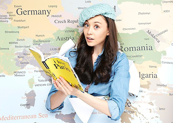 포토 JPG 스튜디오촬영 서양인 외국인 백인 해외기획촬영 모자 라이프스타일 긴머리 2012년태국 여자 종이 해외여행 여행 세계지도 지도 실내 한명 들기 사람 상반신 20대 성인 앞모습 책 캐주얼 가이드북 여행지도 여자만 여자한명만 성인여자만 청년만 청년여자만 성인한명만 청년여자한명만 성인여자한명만 성인만 국내포토 1 해외 헤어스타일 잡화 옷 뷰포인트 모션 인종 청년 내부 생활 세계 파일형식