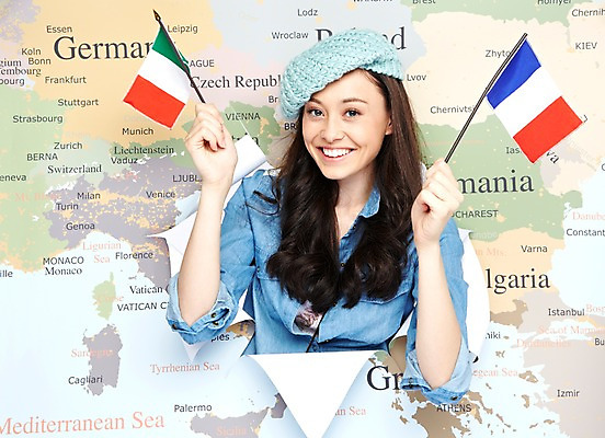 포토 JPG 스튜디오촬영 서양인 외국인 백인 해외기획촬영 모자 라이프스타일 긴머리 2012년태국 여자 종이 해외여행 여행 세계지도 지도 실내 한명 미소 웃음 들기 사람 상반신 20대 성인 앞모습 캐주얼 이탈리아 프랑스 깃발 국기 여행지도 이탈리아국기 프랑스국기 여자만 여자한명만 성인여자만 청년만 청년여자만 성인한명만 청년여자한명만 성인여자한명만 성인만 국내포토 1 해외 헤어스타일 잡화 옷 유럽 뷰포인트 모션 표정 인종 청년 내부 생활 세계 파일형식