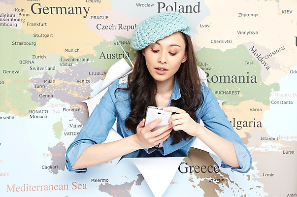 포토 JPG 스튜디오촬영 서양인 외국인 백인 해외기획촬영 모자 라이프스타일 긴머리 응시 2012년태국 여자 종이 해외여행 여행 세계지도 지도 실내 한명 들기 사람 상반신 20대 성인 앞모습 캐주얼 스마트폰 핸드폰 웹서핑 여행지도 여자만 여자한명만 성인여자만 청년만 청년여자만 성인한명만 청년여자한명만 성인여자한명만 성인만 국내포토 1 해외 헤어스타일 시선 잡화 옷 뷰포인트 모션 인종 청년 내부 생활 전자제품 스마트기기 세계 파일형식