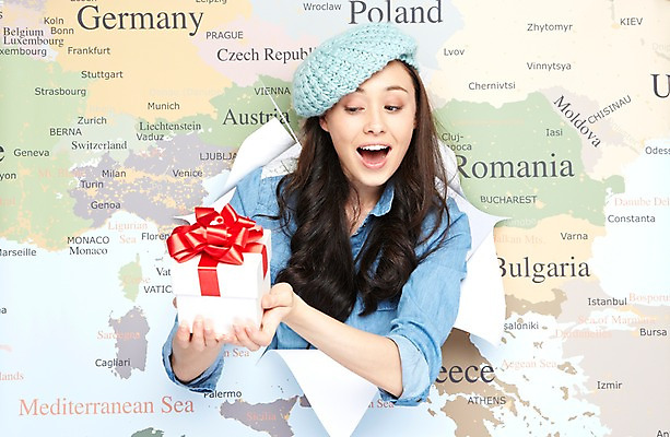 포토 JPG 스튜디오촬영 서양인 외국인 백인 해외기획촬영 모자 라이프스타일 긴머리 2012년태국 여자 종이 해외여행 여행 세계지도 지도 실내 선물 한명 미소 웃음 들기 사람 상반신 20대 성인 앞모습 캐주얼 선물상자 상자 여행지도 여자만 여자한명만 성인여자만 청년만 청년여자만 성인한명만 청년여자한명만 성인여자한명만 성인만 국내포토 1 해외 헤어스타일 잡화 옷 뷰포인트 모션 표정 인종 청년 내부 생활 세계 파일형식