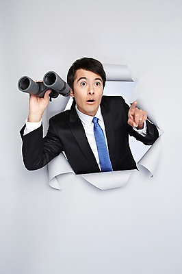 포토 JPG 스튜디오촬영 서양인 외국인 백인 해외기획촬영 응시 2012년태국 남자 종이 비즈니스 모션 실내 한명 들기 사람 정장 손짓 상반신 20대 성인 앞모습 놀람 쌍안경 망원경 가리킴 관찰 비즈니스맨 구멍 성인남자한명만 국내포토 1 시선 옷 감정 뷰포인트 표정 인종 청년 내부 직장인 남자한명만 성인남자만 파일형식