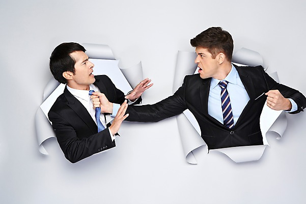 포토 JPG 스튜디오촬영 서양인 외국인 백인 해외기획촬영 2012년태국 남자 종이 비즈니스 모션 실내 사람 정장 상반신 20대 성인 두명 옆모습 마주보기 주먹 펀치 비즈니스맨 구멍 싸움 멱살 남자만 성인남자만 청년만 청년남자만 성인만 국내포토 옷 뷰포인트 인종 청년 내부 직장인 파일형식