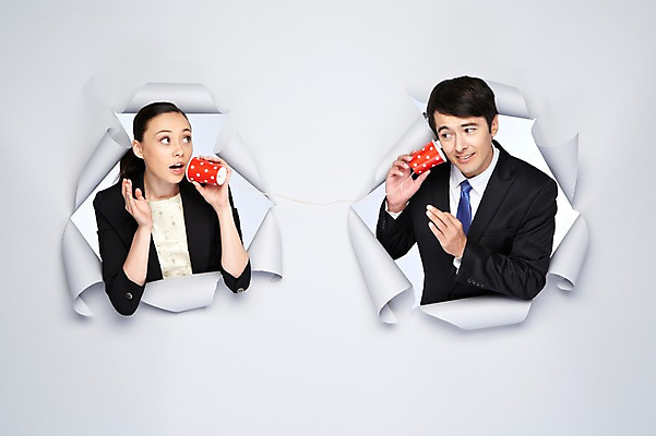 포토 JPG 스튜디오촬영 서양인 외국인 백인 해외기획촬영 2012년태국 여자 남자 종이 비즈니스 모션 실내 대화 들기 사람 정장 상반신 20대 성인 두명 앞모습 비즈니스맨 비즈니스우먼 구멍 종이컵 실전화기 통화 청년만 성인만 국내포토 옷 뷰포인트 말하기 인종 청년 내부 컵 직장인 일회용 파일형식