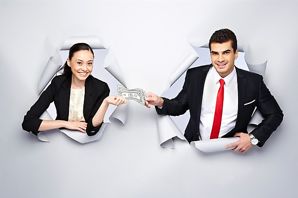 포토 JPG 스튜디오촬영 서양인 외국인 백인 해외기획촬영 2012년태국 여자 남자 종이 돈 비즈니스 모션 실내 미소 웃음 들기 사람 정장 상반신 20대 성인 두명 금융 거래 비즈니스맨 비즈니스우먼 구멍 청년만 성인만 국내포토 옷 표정 인종 청년 내부 경제 직장인 재산 파일형식