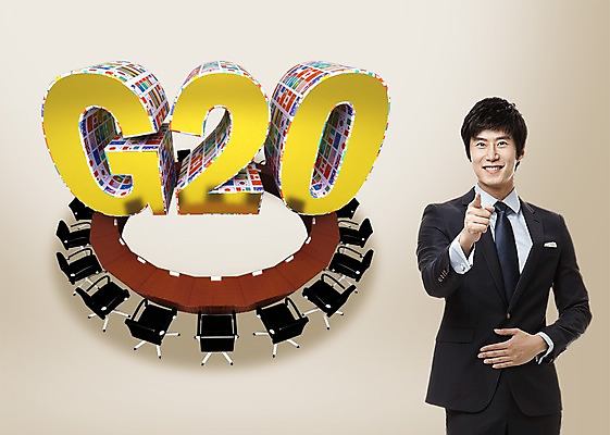 PSD 편집 편집이미지 문자 알파벳 영어 남자 백그라운드 의자 비즈니스 탁자 회의 한명 서기 웃음 사람 동양인 정장 손짓 상반신 성인 숫자 한국인 가리킴 비즈니스맨 국기 상담 세계국기 정상회담 남자만 남자한명만 성인남자만 성인만 이미지편집 1 옷 가구 모션 표정 인종 직장인 파일형식