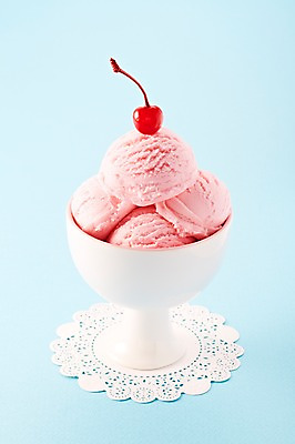 포토 JPG 스튜디오촬영 그릇 식기 백그라운드 과일 아이스크림 디저트 실내 근접촬영 사람없음 아웃포커스 얼음 체리 시원함 딸기맛 국내포토 자연요소 음식 뷰포인트 딸기 촬영기법 내부 맛 파일형식