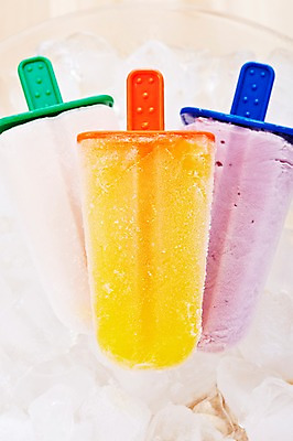 포토 JPG 스튜디오촬영 백그라운드 아이스크림 디저트 실내 통 종류 근접촬영 사람없음 아웃포커스 얼음 시원함 담기 막대아이스크림 아이스바 국내포토 자연요소 음식 뷰포인트 모션 촬영기법 내부 파일형식