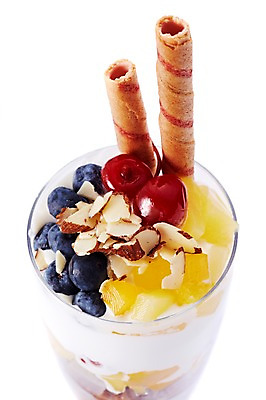 포토 JPG 스튜디오촬영 백그라운드 과일 아이스크림 디저트 실내 누끼 근접촬영 사람없음 아웃포커스 장식 컵 과자 얼음 체리 시원함 블루베리 아몬드 파르페 국내포토 자연요소 식기 음식 뷰포인트 촬영기법 내부 견과류 파일형식