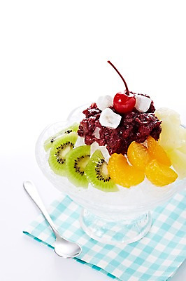 포토 JPG 스튜디오촬영 그릇 식기 백그라운드 과일 아이스크림 디저트 여름음식 귤 떡 실내 키위 근접촬영 사람없음 아웃포커스 숟가락 얼음 식탁보 체리 시원함 빙수 팥 팥빙수 제철음식 국내포토 자연요소 음식 뷰포인트 촬영기법 수저 내부 제철 파일형식 여름_계절