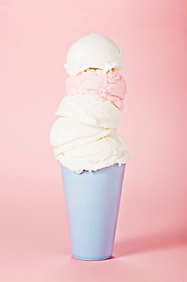 포토 JPG 스튜디오촬영 백그라운드 아이스크림 디저트 실내 근접촬영 사람없음 컵 쌓기 얼음 시원함 딸기맛 바닐라맛 국내포토 자연요소 식기 음식 뷰포인트 모션 딸기 내부 맛 파일형식