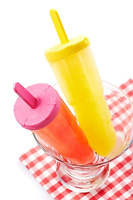 포토 JPG 스튜디오촬영 백그라운드 아이스크림 디저트 실내 종류 근접촬영 사람없음 아웃포커스 컵 얼음 식탁보 시원함 막대아이스크림 아이스바 국내포토 자연요소 식기 음식 뷰포인트 촬영기법 내부 파일형식