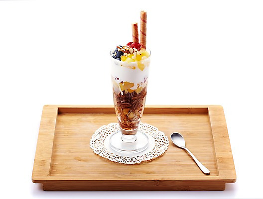 포토 JPG 스튜디오촬영 접시 백그라운드 과일 아이스크림 디저트 잔 쟁반 실내 누끼 사람없음 컵 과자 숟가락 얼음 체리 시원함 시리얼 블루베리 아몬드 파르페 국내포토 자연요소 식기 음식 수저 내부 견과류 파일형식