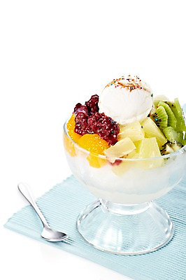 포토 JPG 스튜디오촬영 그릇 식기 백그라운드 과일 아이스크림 디저트 여름음식 귤 실내 키위 근접촬영 사람없음 아웃포커스 숟가락 얼음 식탁보 시원함 팥 팥빙수 제철음식 국내포토 자연요소 음식 뷰포인트 촬영기법 수저 내부 빙수 제철 파일형식 여름_계절