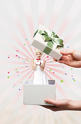 전신 PSD 외국인 편집 편집이미지 직업 손 드레스 원피스 여자 기념일 리본 포장 선물포장 선물 서기 미소 웃음 들기 사람 이벤트 20대 성인 두명 신체부위 장식 선물상자 상자 양손 끈 배우 영화배우 마릴린먼로 청년만 성인만 이미지편집 옷 모션 표정 인종 청년 연예인 파일형식