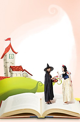 전신 PSD 서양인 외국인 백인 편집 편집이미지 여자 주택 서기 사람 20대 성인 두명 옆모습 책 마주보기 펼침 마법사 사과 언덕 주기 마녀 동화책 백설공주 동화나라 독사과 여자만 성인여자만 청년만 청년여자만 성인만 이미지편집 뷰포인트 과일 모션 동화 인종 청년 건물 독약 공주님 파일형식