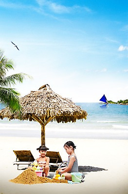 PSD 외국인 편집 편집이미지 라이프스타일 계절 어린이 모래 바다 여행 요트 물놀이 갈매기 하늘 휴가 휴식 사람 앉기 동양인 소녀 해변 두명 여름 친구 여름휴가 바캉스 모래사장 야자수 장난감 파라솔 선베드 모래놀이 흙장난 여자만 어린이만 소녀만 이미지편집 나무 여자 컨셉 배_교통 의자 장난 관계 모션 놀이 조류 인종 생활 파일형식 여름_계절