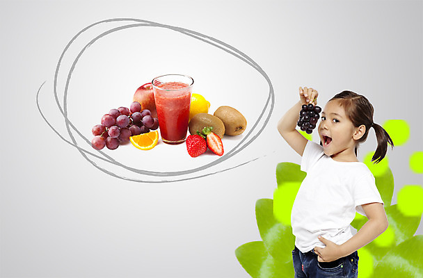 PSD 외국인 편집 편집이미지 라이프스타일 웰빙 여자 어린이 음식 채소 오렌지 과일 딸기 포도 건강 키위 한명 서기 들기 사람 소녀 옆모습 농작물 주스 사과 레몬 친환경 유기농 웰빙라이프 웰빙음식 여자만 여자한명만 어린이만 소녀만 소녀한명만 이미지편집 1 음료 뷰포인트 농업 모션 인종 생활 환경 건강식 파일형식