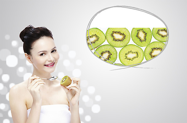 PSD 서양인 외국인 백인 편집 편집이미지 라이프스타일 웰빙 여자 음식 과일 건강 키위 들기 사람 상반신 20대 성인 앞모습 뷰티 먹기 유기농 웰빙라이프 웰빙음식 여자만 성인여자만 청년만 청년여자만 성인만 이미지편집 뷰포인트 모션 인종 청년 생활 건강식 파일형식