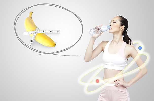 PSD 외국인 편집 편집이미지 라이프스타일 웰빙 여자 음식 몸매관리 다이어트 과일 바나나 줄자 건강 서기 들기 사람 20대 성인 앞모습 물 운동 건강관리 마시기 웰빙라이프 웰빙음식 다이어트음식 여자만 성인여자만 청년만 청년여자만 성인만 이미지편집 자연요소 뷰포인트 모션 자 관리 인종 청년 생활 건강식 파일형식