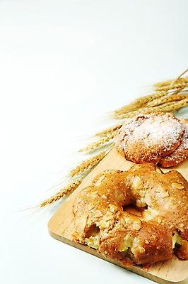 포토 JPG 스튜디오촬영 음식 빵 디저트 곡류 도마 실내 근접촬영 사람없음 빵집 밀 제빵 소보루빵 국내포토 뷰포인트 주방용품 내부 제과제빵 상점 파일형식