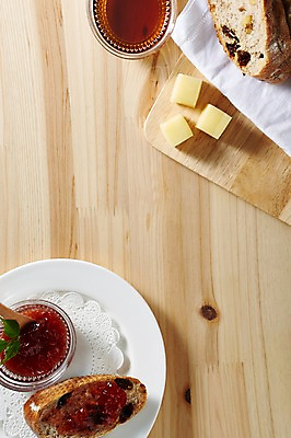 포토 JPG 스튜디오촬영 그릇 식기 접시 음식 빵 디저트 치즈 도마 실내 통 근접촬영 사람없음 숟가락 빵집 바게트 잼 천 제빵 시럽 딸기잼 국내포토 뷰포인트 주방용품 유제품 수저 내부 제과제빵 상점 직물 소스_음식 파일형식