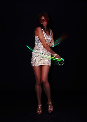 포토 JPG 스튜디오촬영 전신 외국인 해외기획촬영 2012년태국 드레스 원피스 여자 포즈 모션 검은배경 실내 한명 서기 들기 사람 20대 성인 앞모습 선글라스 섹시 파티 어둠 활발 춤 화려 클럽 열정 야광 성인여자한명만 국내포토 1 옷 감정 안경 뷰포인트 백그라운드 컨셉 문화예술 인종 이벤트 청년 내부 빛 검은색 여자한명만 성인여자만 파일형식