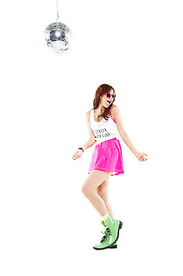 포토 JPG 스튜디오촬영 전신 외국인 해외기획촬영 2012년태국 여자 포즈 팔찌 모션 실내 한명 서기 미소 웃음 누끼 사람 20대 성인 옆모습 캐주얼 청춘 치마 선글라스 민소매 활발 춤 뒤돌아보기 즐거움 클럽 디스코 열정 미러볼 워커 성인여자한명만 국내포토 1 옷 감정 안경 음악 뷰포인트 신발 컨셉 상의 장신구 하의 문화예술 표정 인종 청년 내부 장식 여자한명만 성인여자만 파일형식