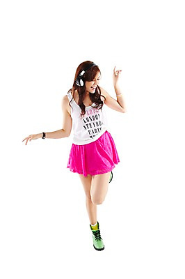 포토 JPG 스튜디오촬영 전신 외국인 해외기획촬영 2012년태국 여자 포즈 팔찌 모션 실내 한명 서기 미소 웃음 누끼 사람 20대 성인 앞모습 캐주얼 청춘 치마 민소매 헤드폰 헤드셋 활발 음악감상 춤 클럽 디스코 열정 워커 성인여자한명만 국내포토 1 옷 감정 음악 뷰포인트 음향기기 신발 컨셉 상의 장신구 하의 문화예술 표정 인종 청년 내부 감상 여자한명만 성인여자만 파일형식