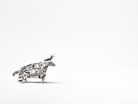 포토 JPG 스튜디오촬영 모양 종이 백그라운드 컨셉 지폐 돈 실내 누끼 사람없음 금융 경제 달러 페이퍼아트 종이공예 황소 종이접기 국내포토 내부 소 재산 공예 접기 파일형식